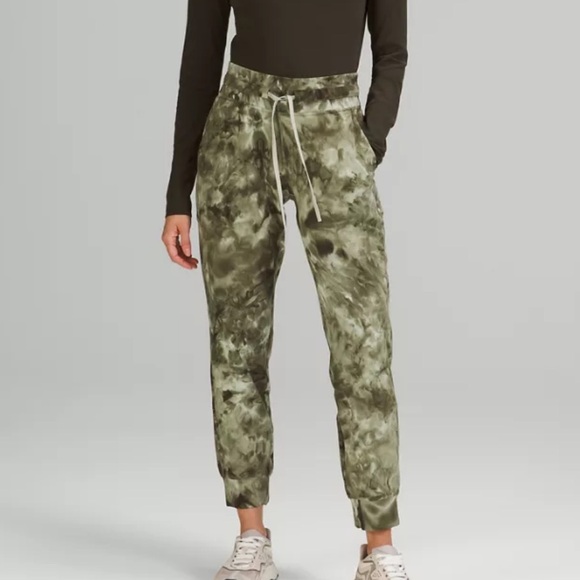 LULULEMON ready to rulu high rise jogger *7/8 length - Picture 3 of 3